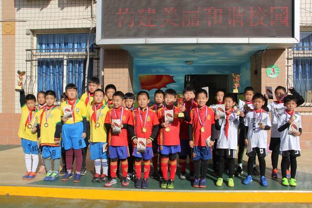 布克季后赛生涯第4次45+ 前8战总分创33年新高